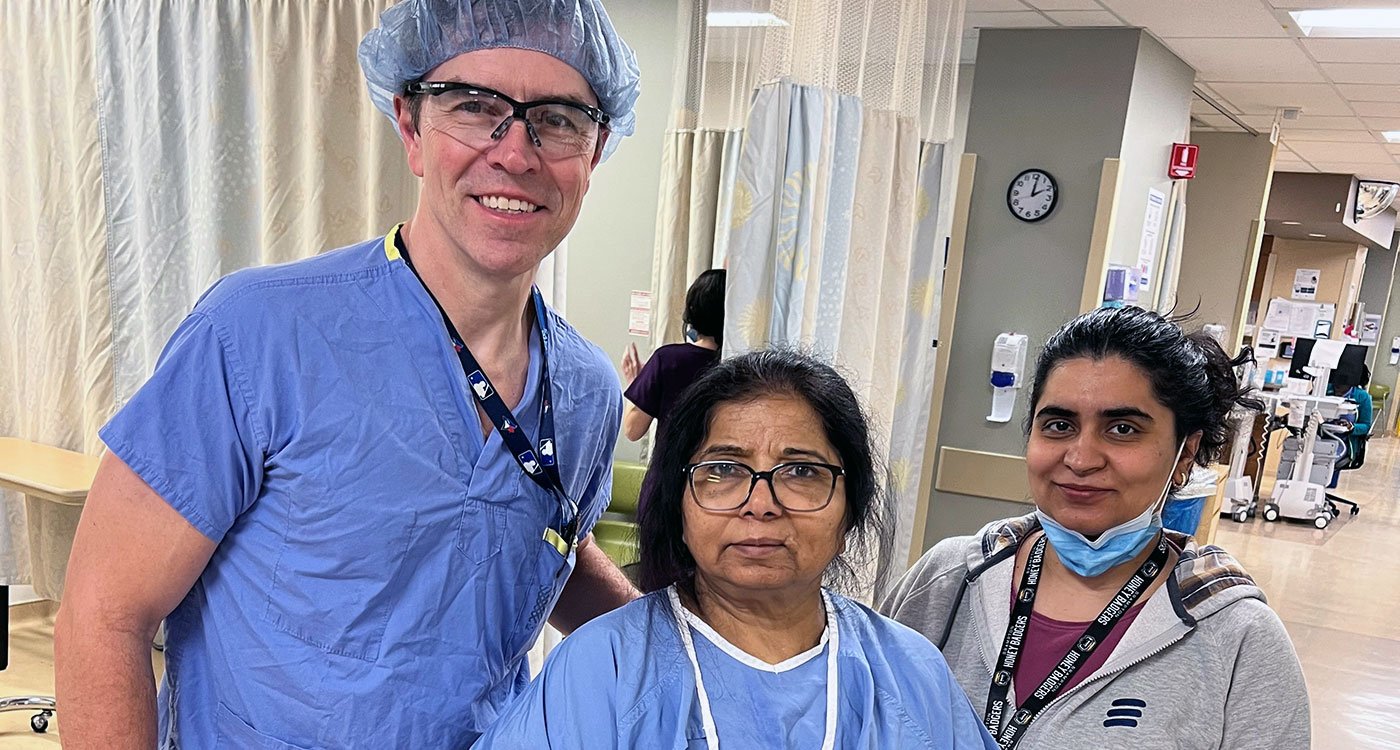 l-r: Dr. John Harrington, Corporate Division Head, Orthopaedic Surgery, William Osler Health System; Kanwal Walia, Osler’s1000th ROSA assisted knee replacement patient; Sakshi Sharma, physiotherapist, William Osler Health System.